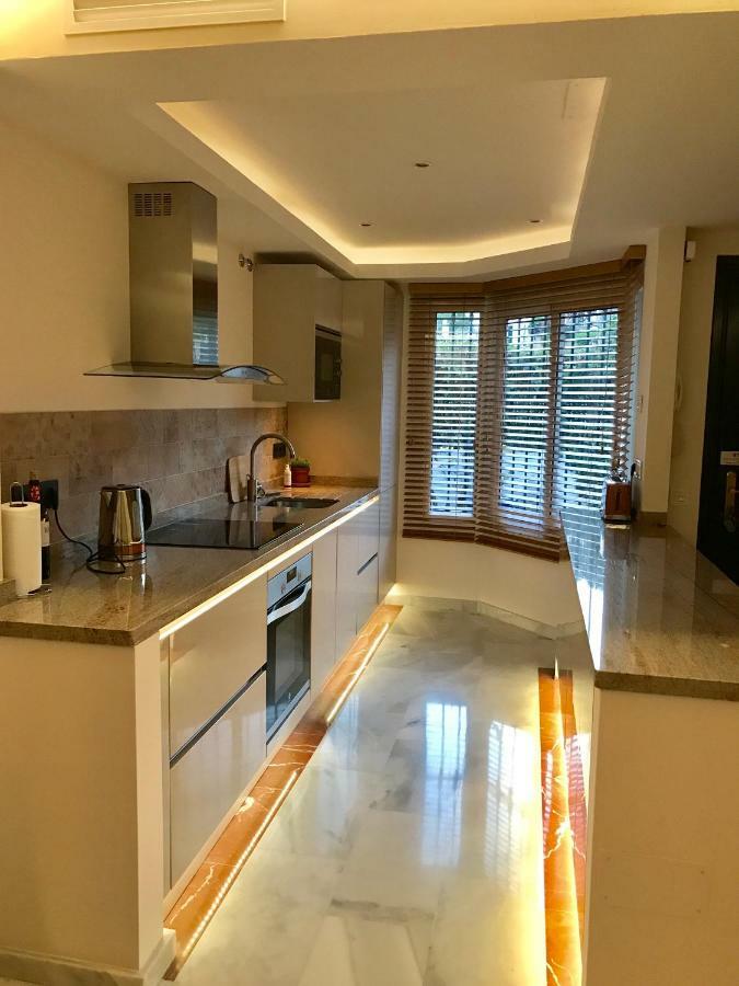 Lomas De Cabopino Holiday home *